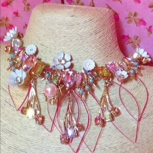 New Betsey Johnson  buzz off flower necklace